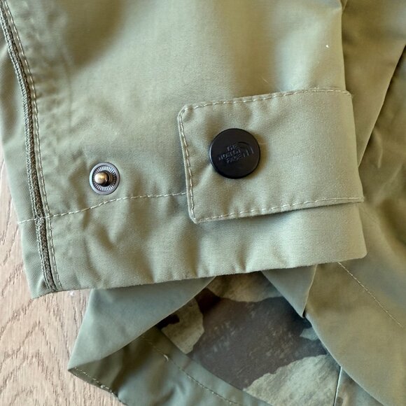 The North Face Jacket Women's Small Green Waterproof Rain Jacket - Picture 2 of 4